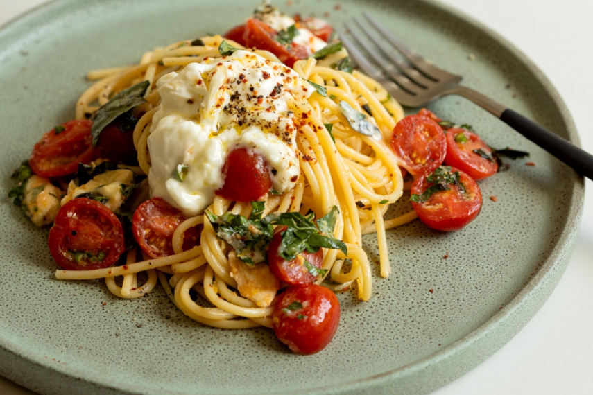 Spaghetti+Positano+with+Fresh+Mozzarella+di+Buffala+%7C+Gather+%26+Feast