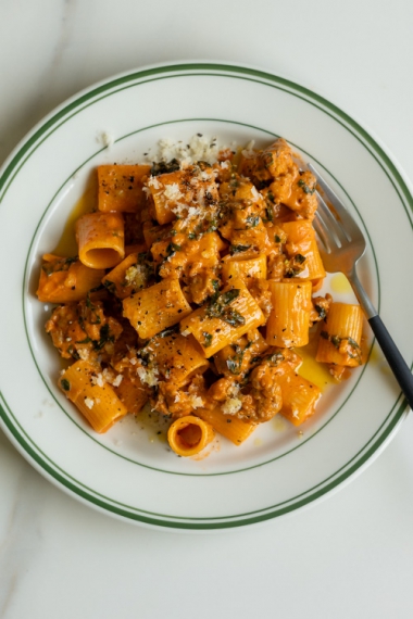 Creamy+Tomato%2C+Sausage+%26+Fennel+Mezze+Maniche+%7C+Gather+%26+Feast