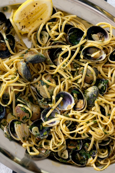 Linguine+Alle+Vongole+Con+Burro+%28Linguine+with+Clams+%26+Butter%29+%7C+Gather+%26+Feast